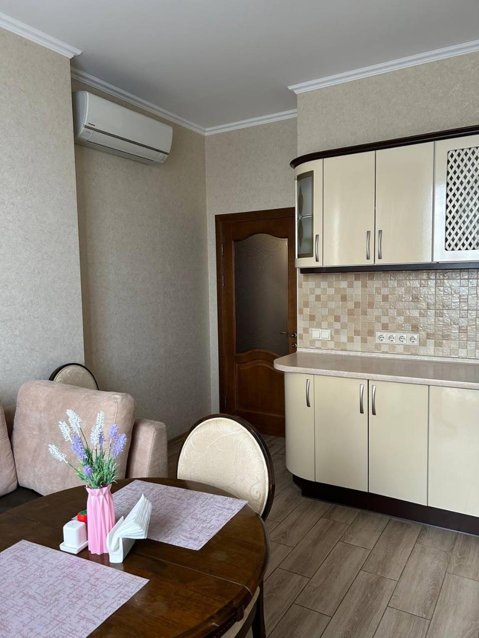 Apart Assistant On Smart Plaza Kyiv Exterior photo