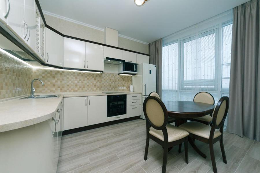 Apart Assistant On Smart Plaza Kyiv Exterior photo